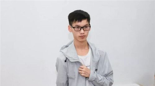 云南男孩高考713分被清华录取,却失声痛哭,看到手后众人泪奔休闲区蓝鸢梦想 - Www.slyday.coM