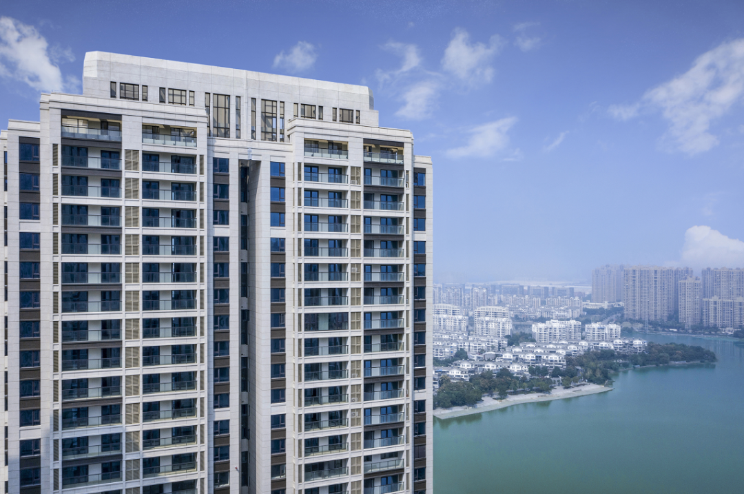 东西湖每5个改善客户就有4个看过观澜府;融创观澜壹号,2017年武汉市的