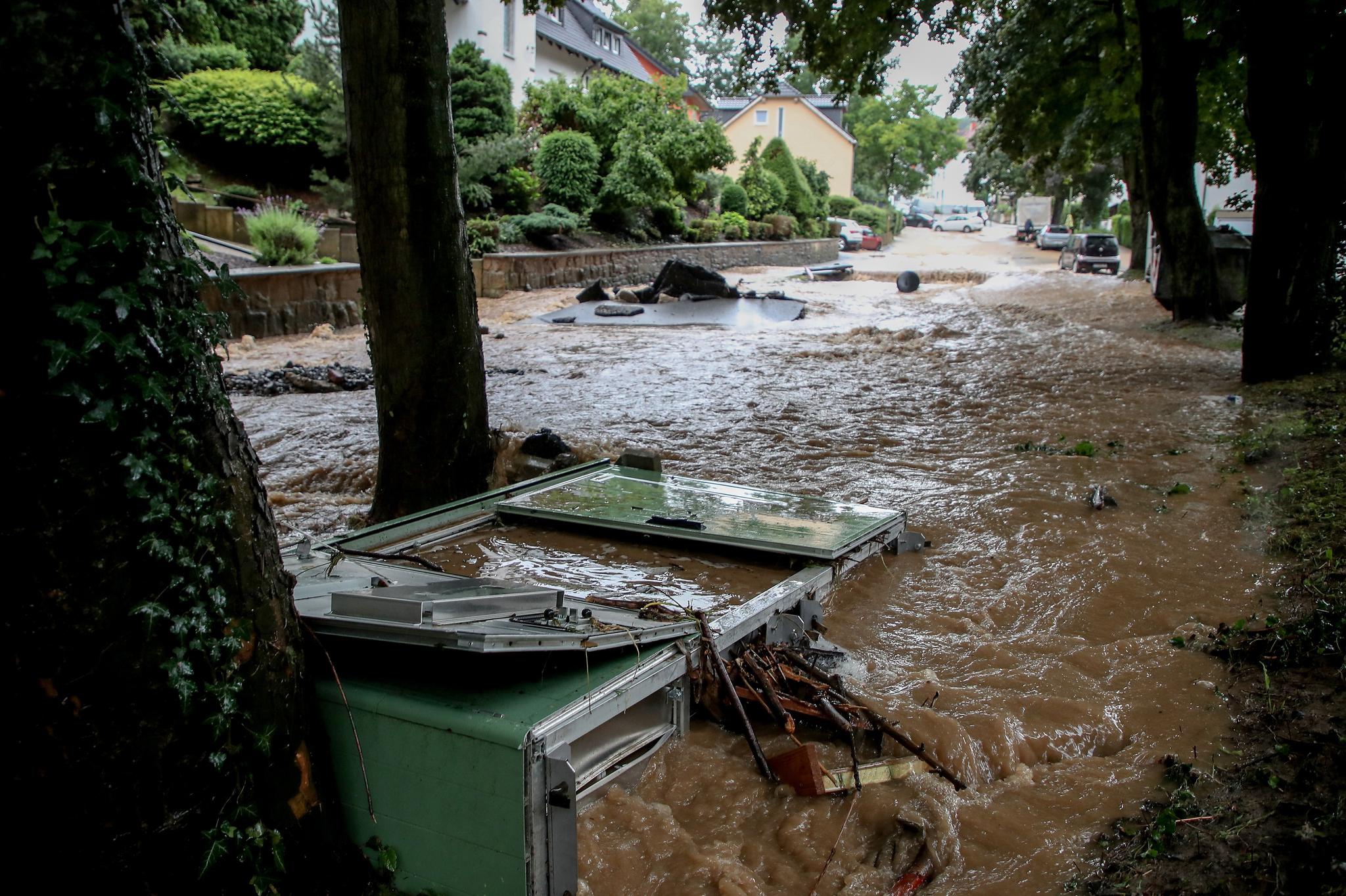 德国遭百年难遇洪灾至少30人死亡70人失踪