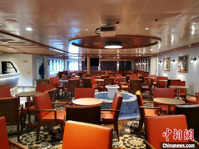 中国为阿尔及利亚建造的首艘豪华客滚船启航