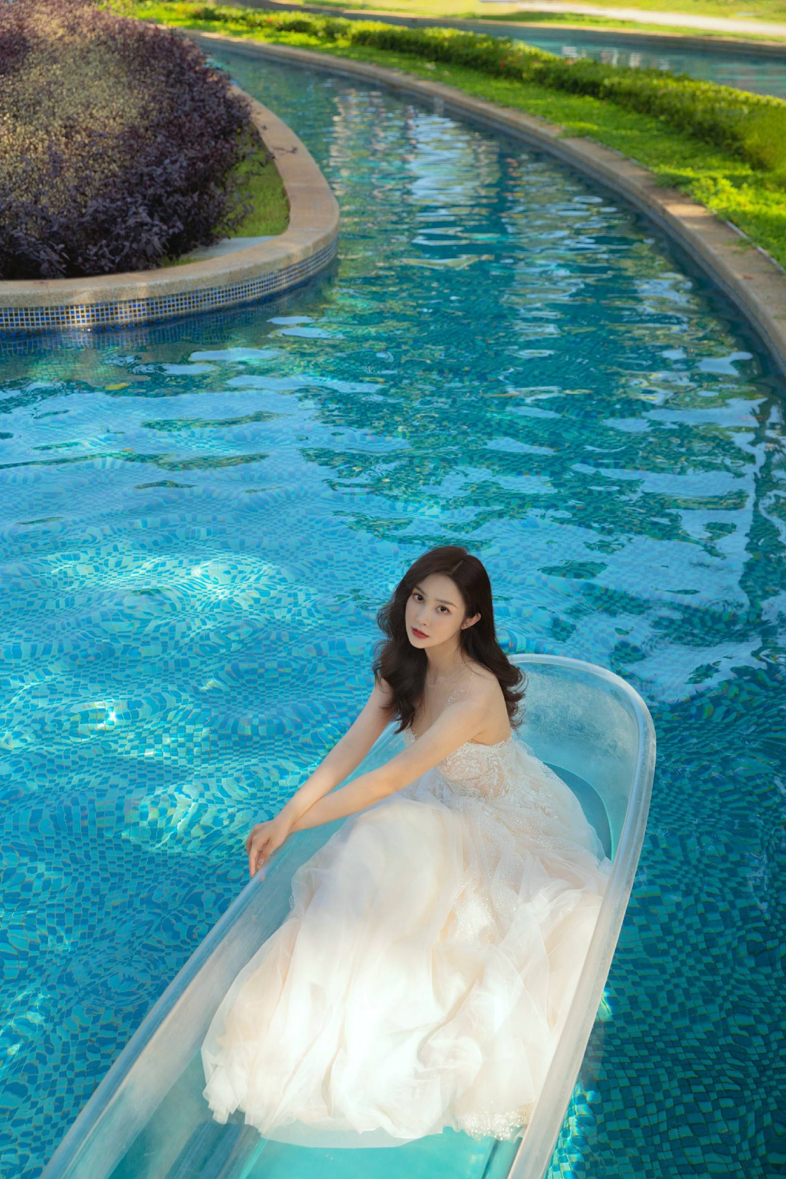 据悉,6月1日,演员李子峰在社交平台发布了与林籽的