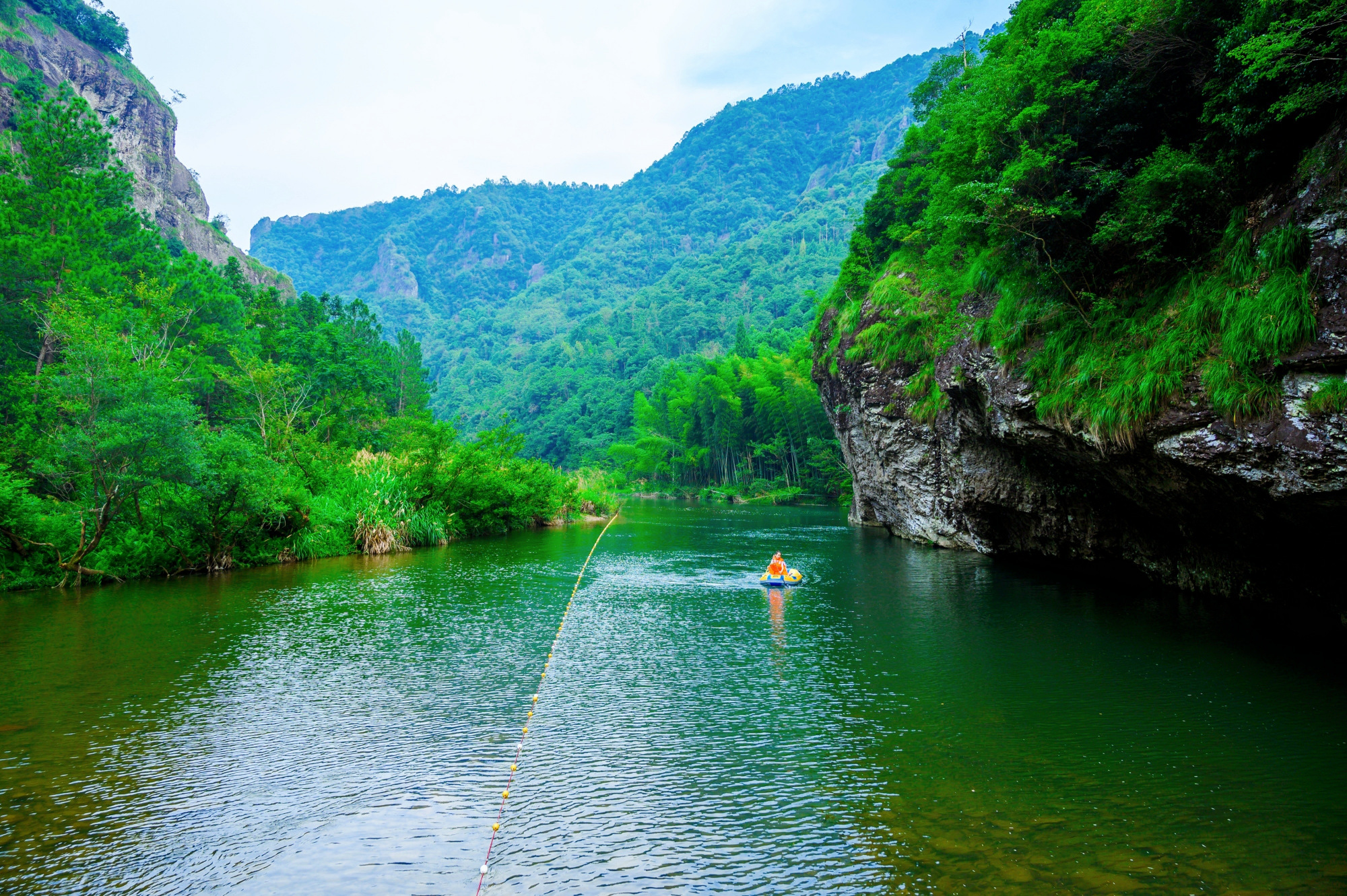 夏季漂流绝佳去处,河道全长3.5公里落差50米,惊险刺激又安全