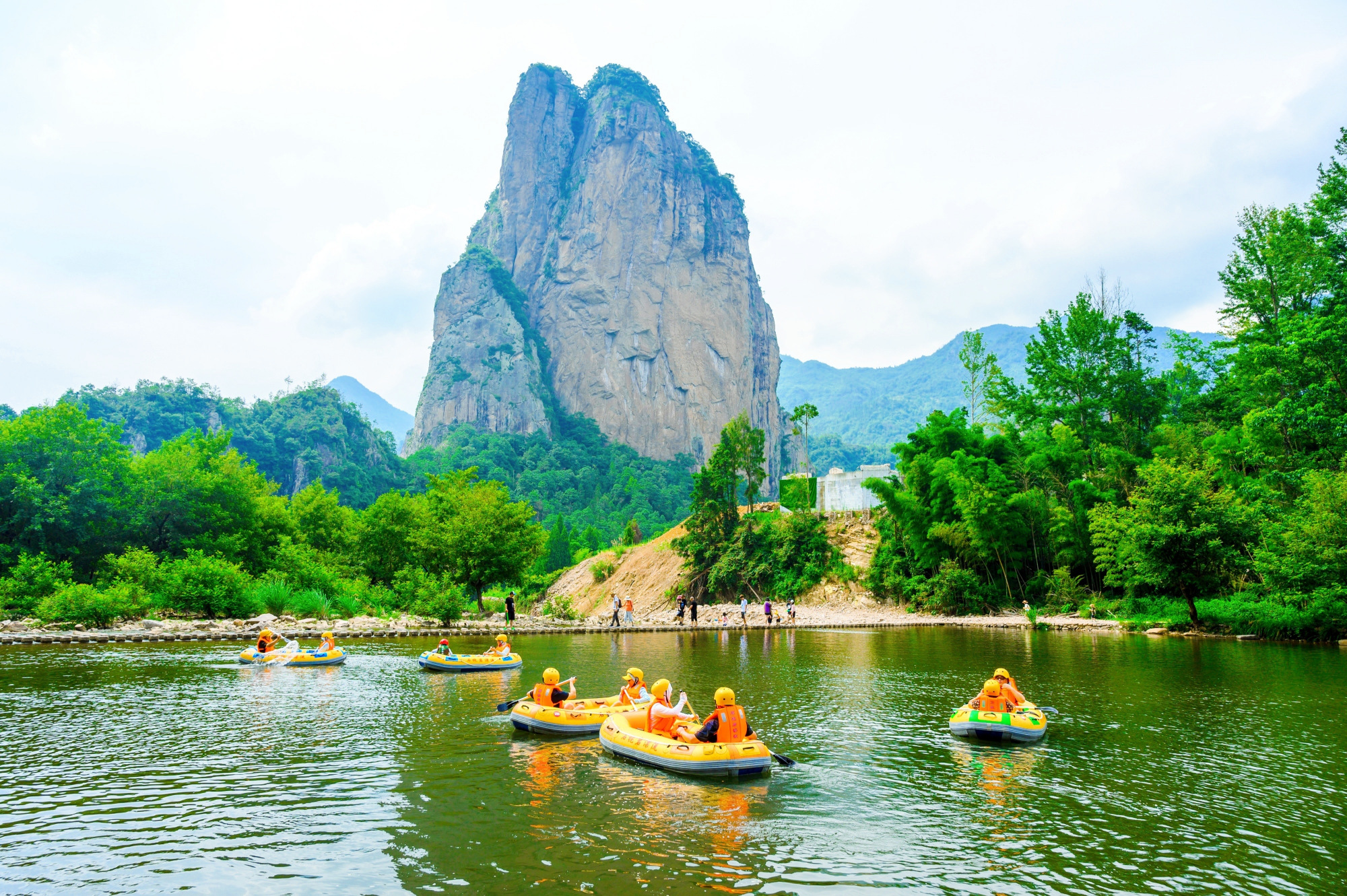 县境内的石桅岩景区,石桅岩景区位于楠溪江东北部,东与北雁荡山毗邻