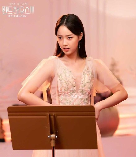 顶楼3秀莲化身罗爱乔恩星欢快唱歌颇有千书真风采