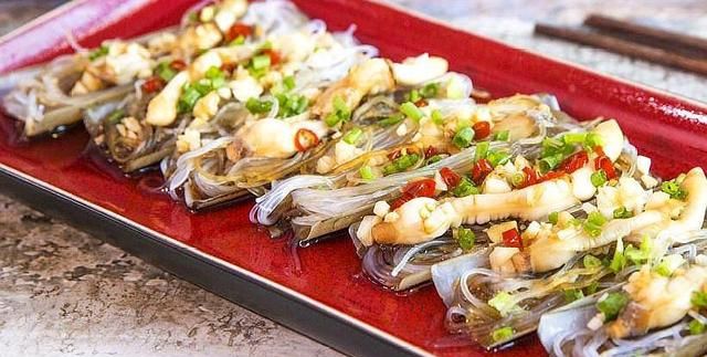 蒜蓉粉丝蒸蛏子的做法搭配咸柠檬清爽上口蛏子的新奇吃法