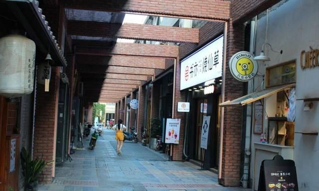 打造与众不同的“艺术园林”院校——西安建筑科技大学华清学院休闲区蓝鸢梦想 - Www.slyday.coM 打造与众不同的“艺术园林”院校——西安建筑科技大学华清学院休闲区蓝鸢梦想 - Www.slyday.coM