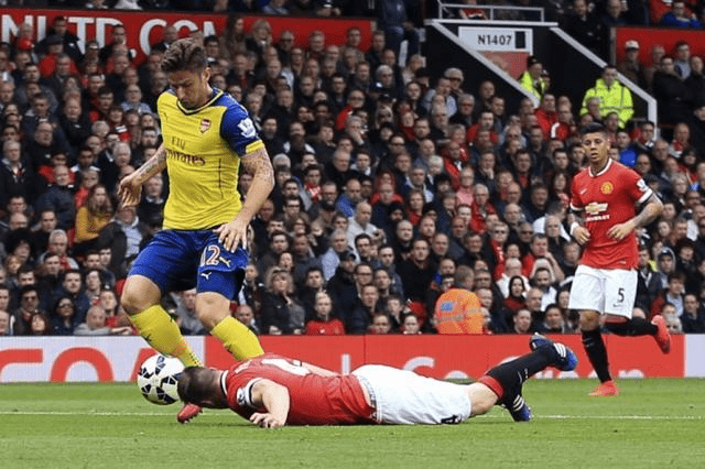 态度赢得尊重!中甲赛场现"特里式"堵枪眼:拿头去封堵射门