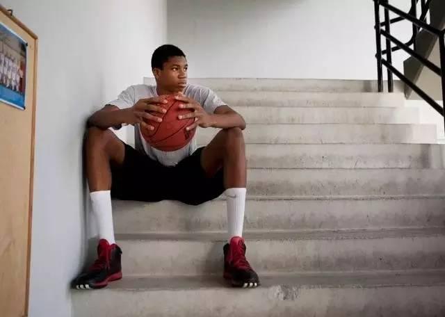 看看博班的手,kd的脚,字母哥的跟腱,终于理解了nba