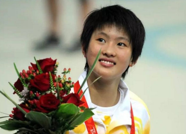 中国两大跳水皇后亮相奥运会！陈若琳比郭晶晶美太多，气质像名媛休闲区蓝鸢梦想 - Www.slyday.coM