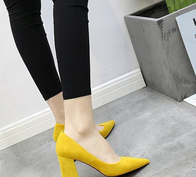 2021春款韩版浅口百搭高跟鞋 后跟7厘米,粗跟上脚,上脚很舒适,是春季