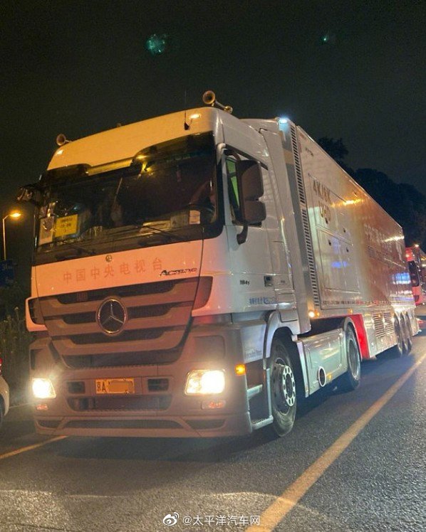 自豪！在东京也能看见京牌车！休闲区蓝鸢梦想 - Www.slyday.coM