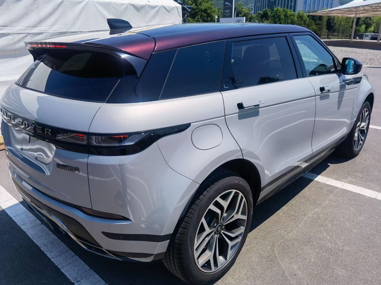 实拍路虎揽胜极光l,车长和轴距增加160mm,2.0t 9at配四驱