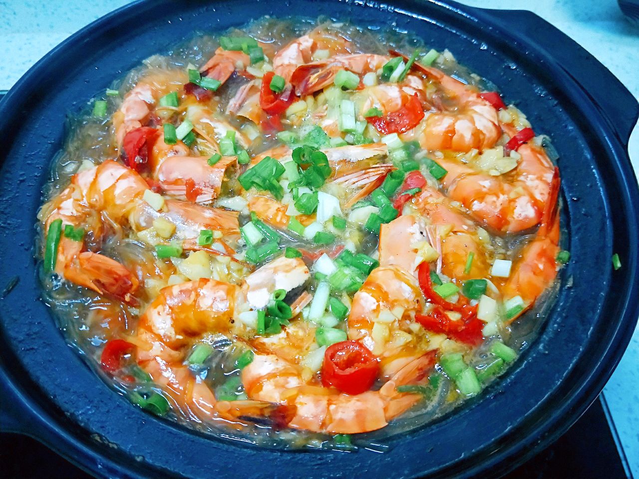 美味的蒜蓉粉丝鲜虾煲,在家就能做出大厨的味道,快动手做起来吧|鲜虾|