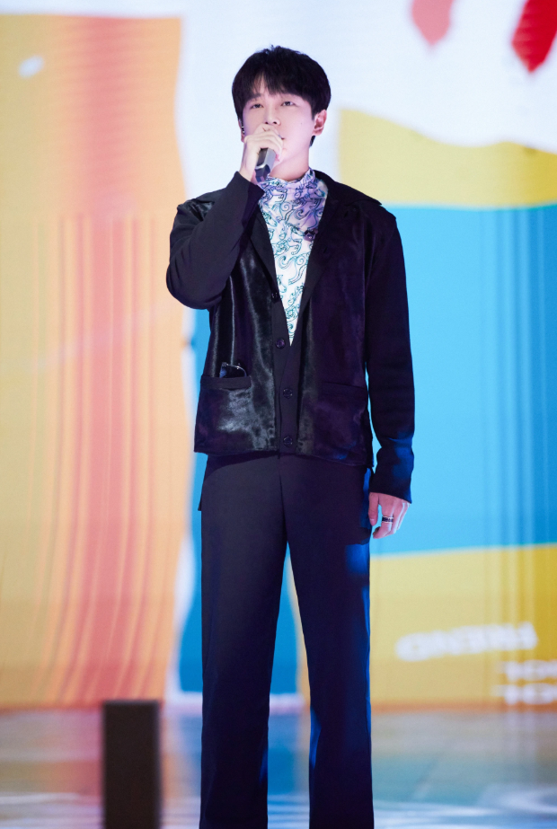 彭昱畅瘦回颜值巅峰五官轮廓明显帅上热搜榜