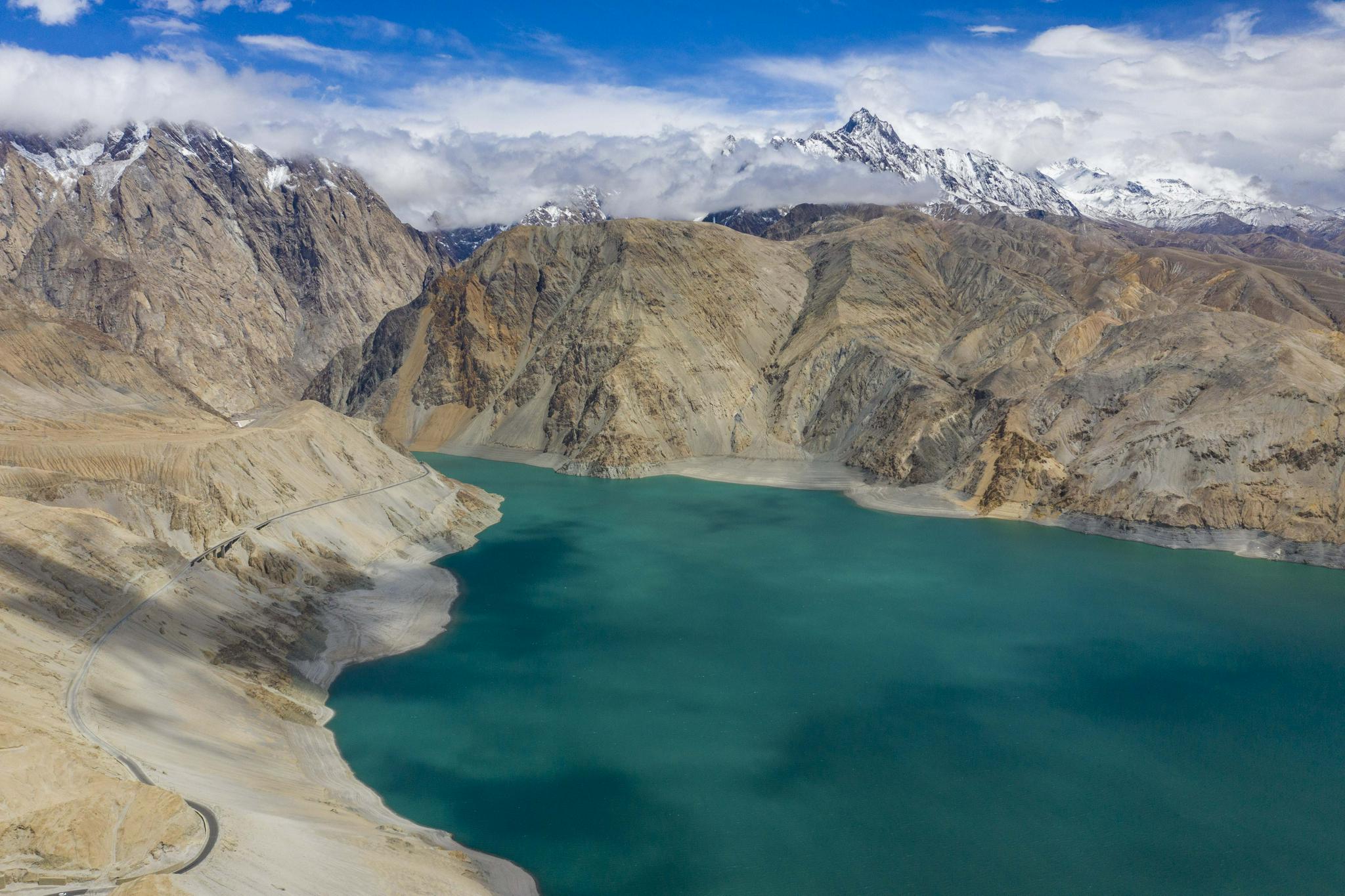 新疆:共享幸福生活
