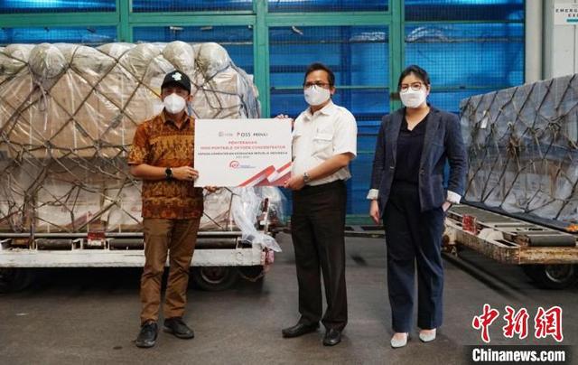 德龙工业园区(vdni)和黑宝石不锈钢公司(oss)联合捐赠制氧机的印尼鹰