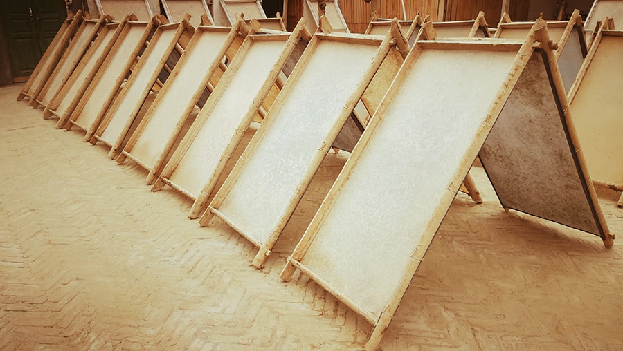 农家制桑皮纸名家落笔成珍