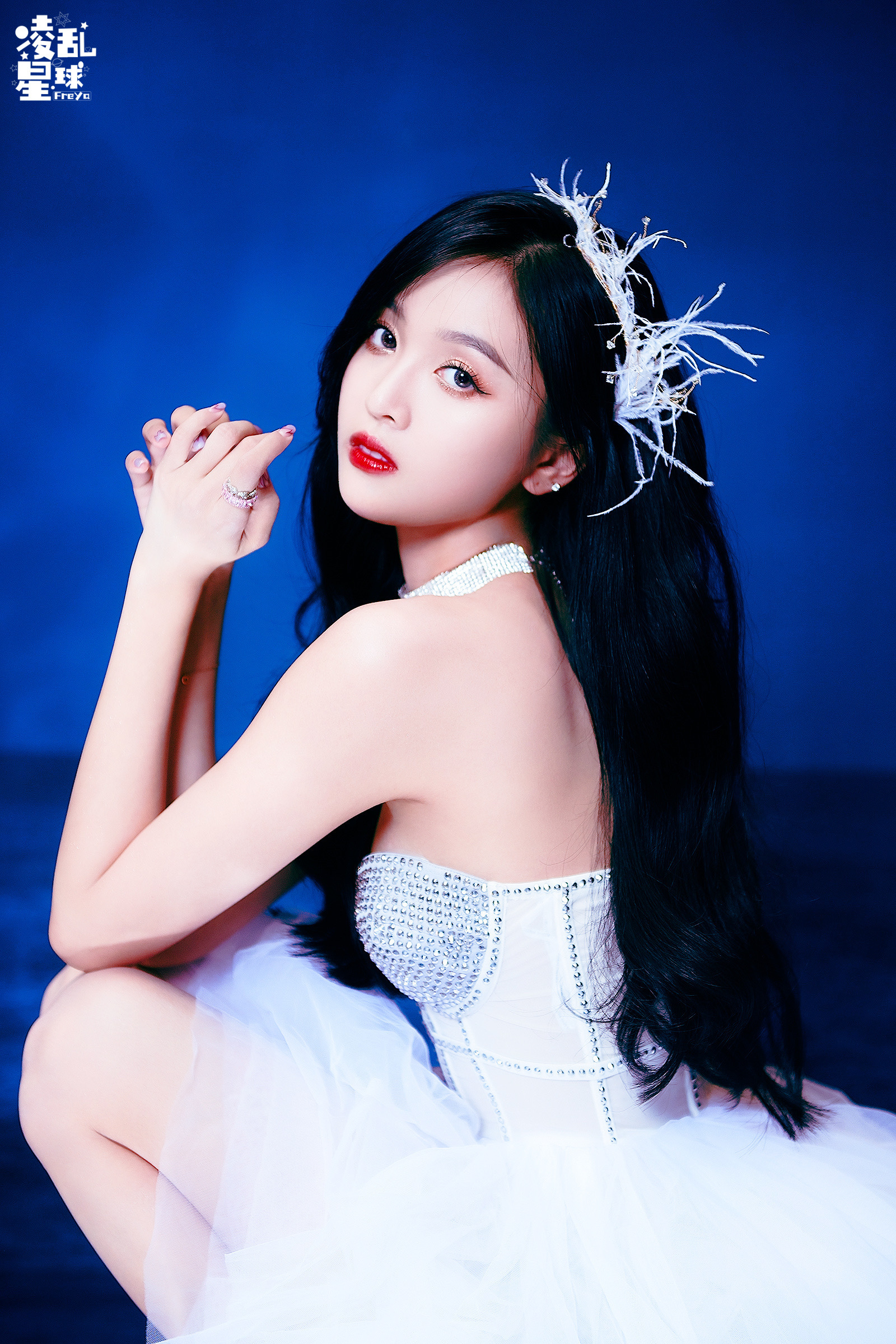 乐华年会吴宣仪造型曝光造型远离土味腿长引发网友关注