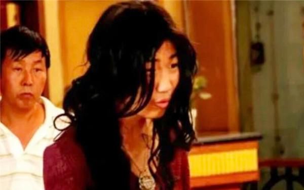 “中国第一懒人”杨锁:不愿下地走路,吃饭要人喂,23岁饿死家中