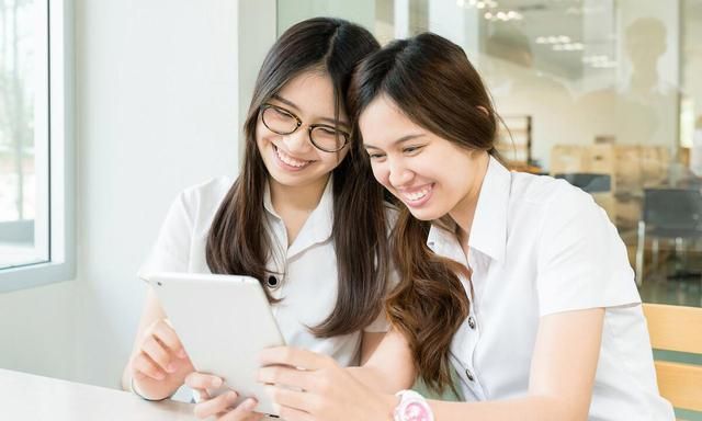 时间资本主义下的隐秘交易揭秘：人际交往为何变成明码标价的商品