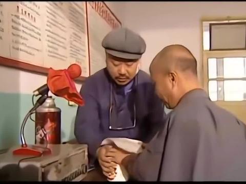 刘老根药匣子收破烂广播员叫他药匣子不乐意我学名李宝库