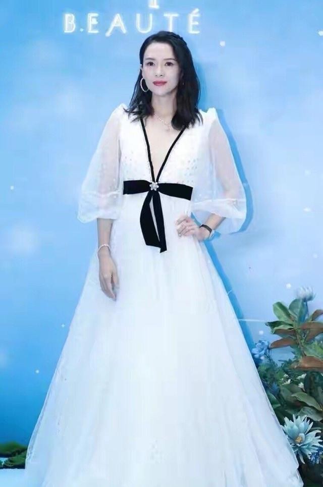 章子怡要霸屏日本上阳赋超大排场首播章子怡动漫风太绝美