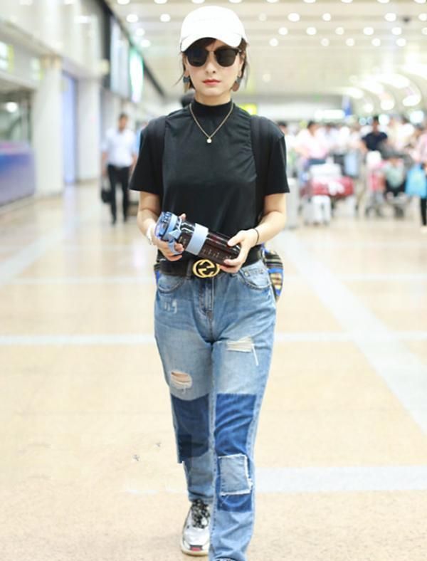 吴昕造型太"失败",裤子没选对暴露肌肉腿,上衣也显老气沉闷