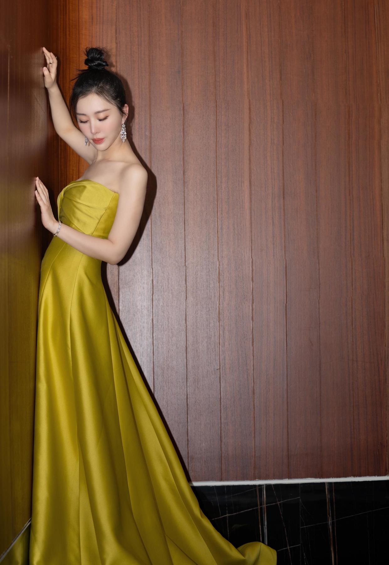 172厘米的优越身高和完美身材给了田朴珺穿搭很多选择空间,为了最大化