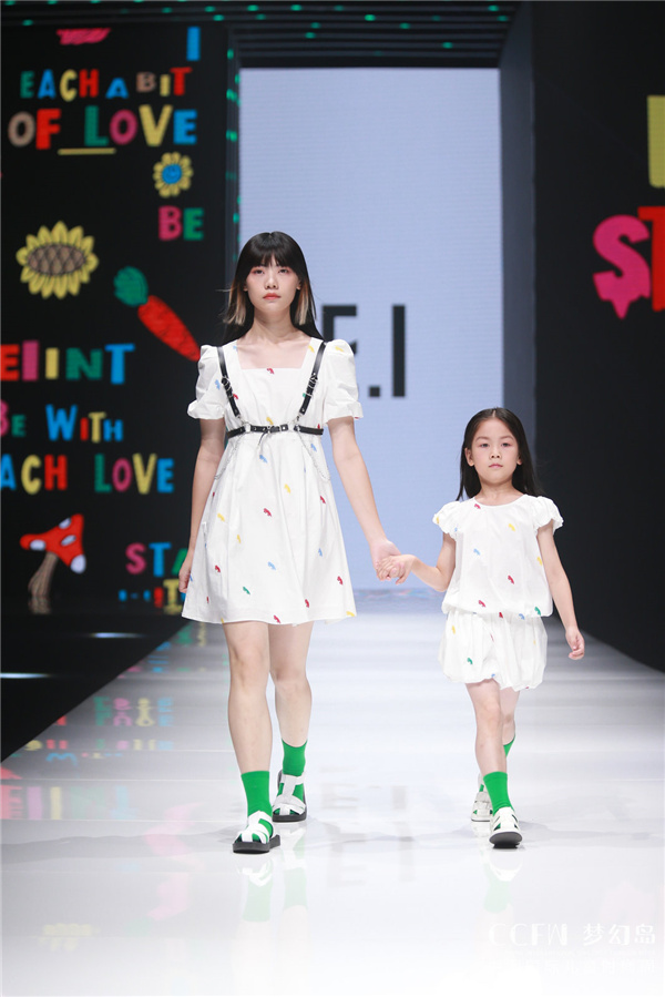 是艺术家更是艺术家ei爱亲子时装秀