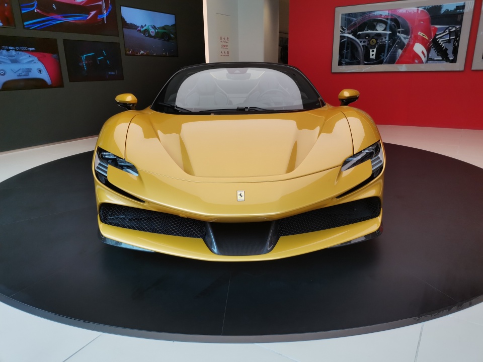 风驰电掣 御势而至——全新法拉利sf90 spider亮相重庆