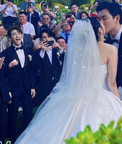 王彦霖陈立农婚礼合唱,被赞神仙友谊,艾佳妮蹦跳着上台不似怀孕