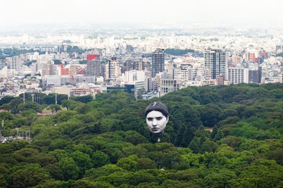 日本东京涩谷区代代木公园上空升起的艺术项目“梦”