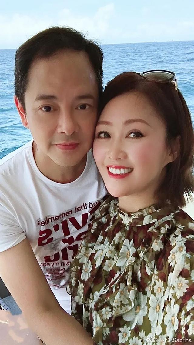 梁小冰的老公"马文才"——现年58岁的陈嘉辉,完全跟不上梁小冰的节奏