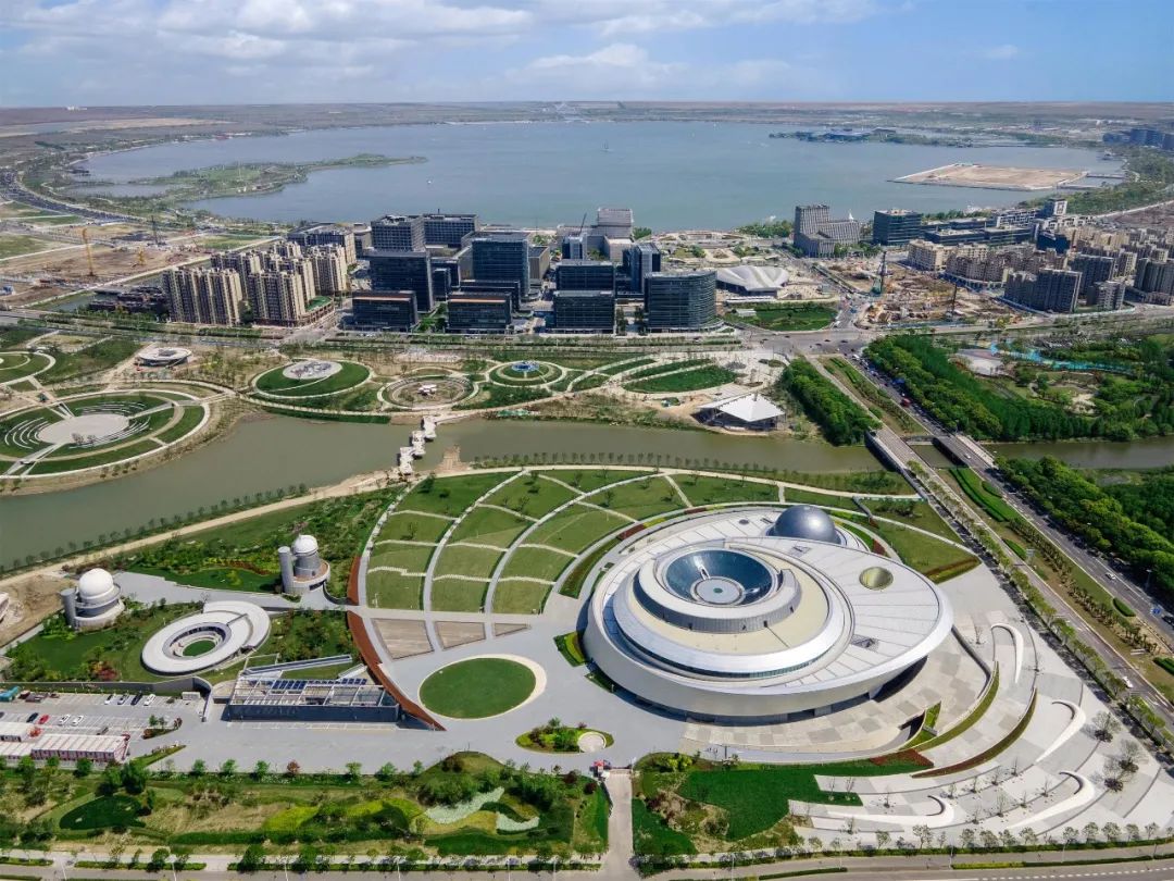 上海滴水湖畔全球最大天文馆今日开馆，明起正式向公众开放