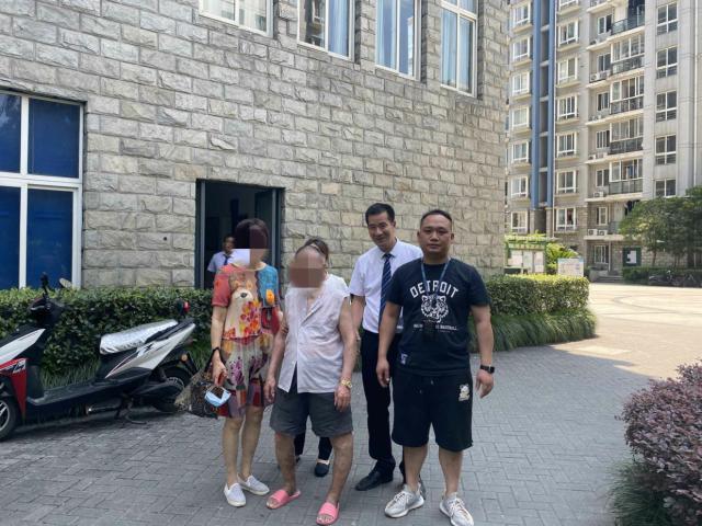 泪奔！高温天，94岁老人给女儿买水果，却忘了回家的路……休闲区蓝鸢梦想 - Www.slyday.coM