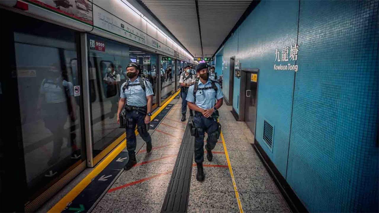 香港警察军装巡逻小队图片