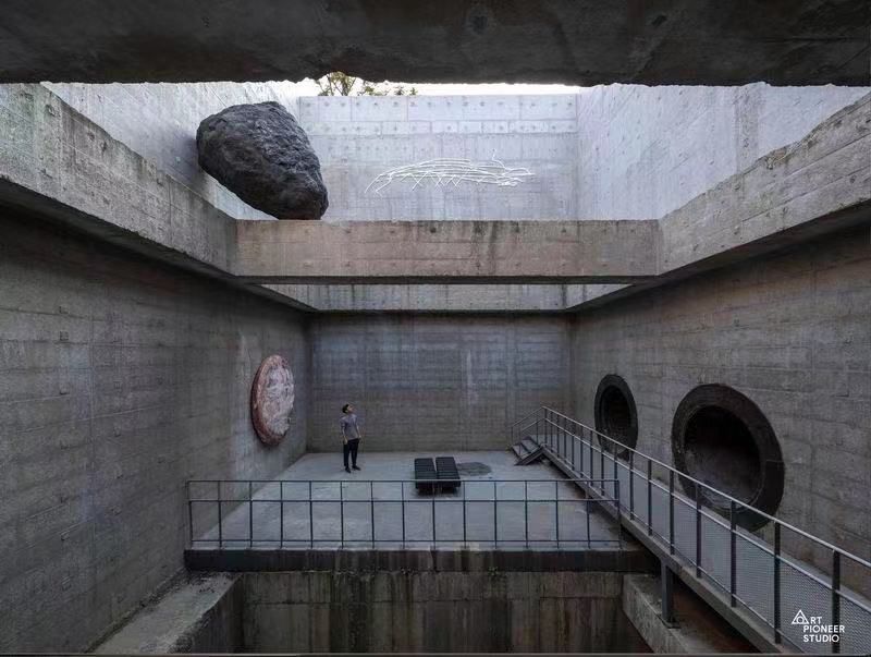 目《“目”之廊》，该作品位于旧上海电厂，如今成为一个开阔的艺术空间。©田方方