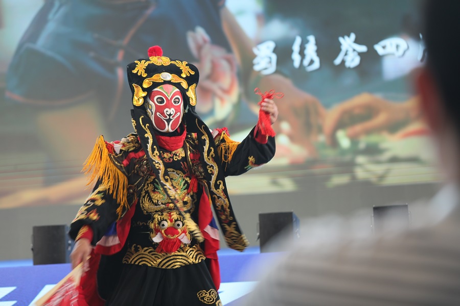 川剧变脸表演(央广网发 主办方供图)