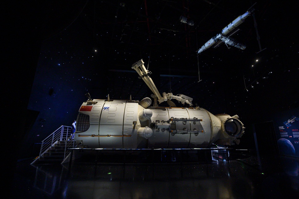 “征程”展区内1:1还原的“天和号核心舱。澎湃新闻记者孙湛图