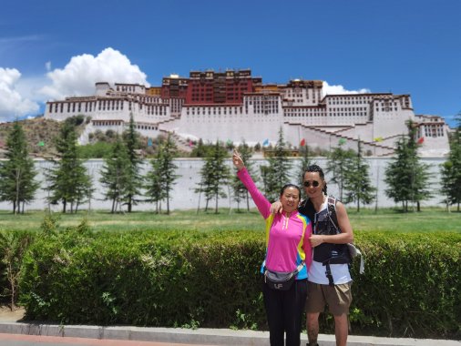 “别人家的儿子”！贵州男子带着66岁的母亲骑行旅游1个月休闲区蓝鸢梦想 - Www.slyday.coM