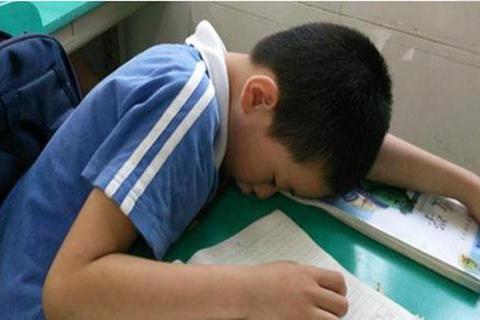 孩子暑期作业不会做,发信息问老师,老师久久没回却发了条朋友圈|老师|家长|功课_新浪新闻