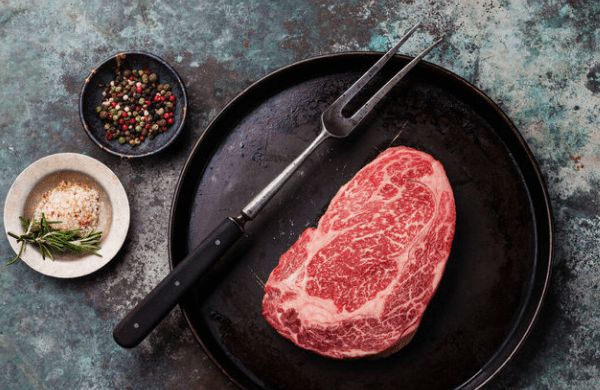 除了海鲜多数人还爱吃牛肉,在苏格兰,闻名遐迩的除了安格斯牛还有高地