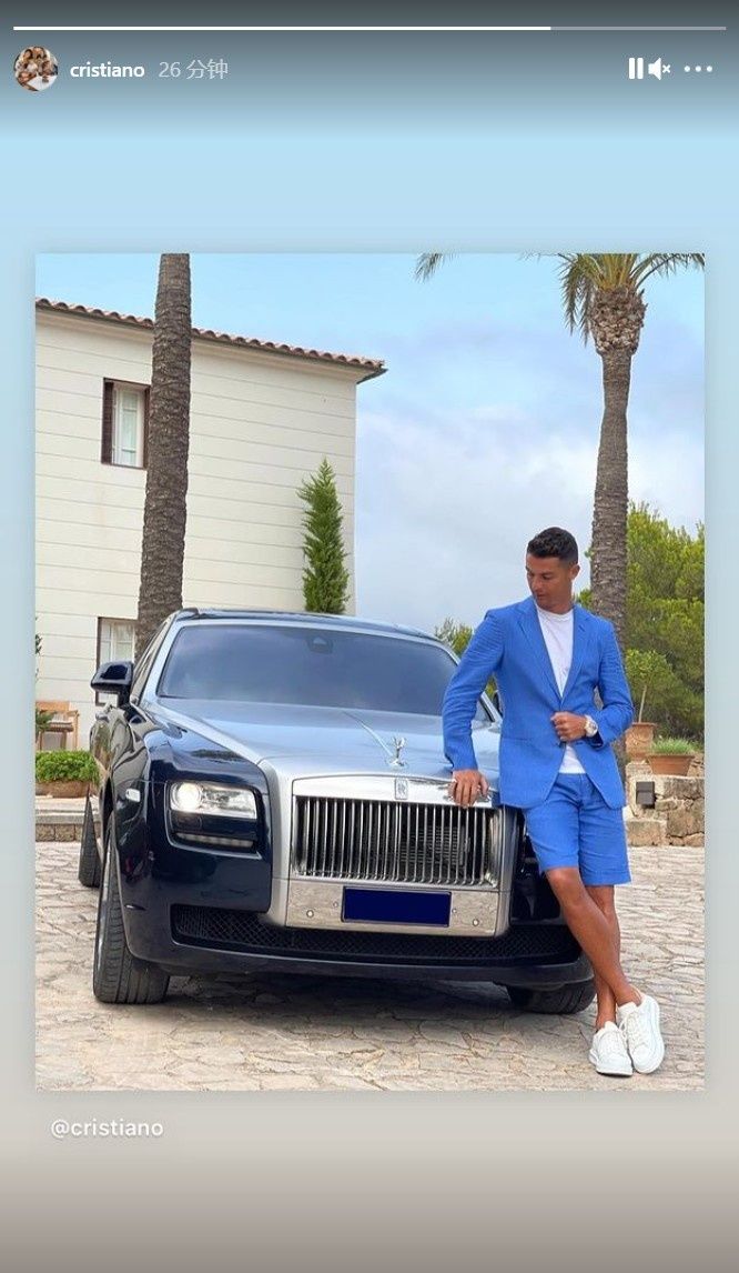 c罗晒和豪车劳斯莱斯合影,配文:决策日