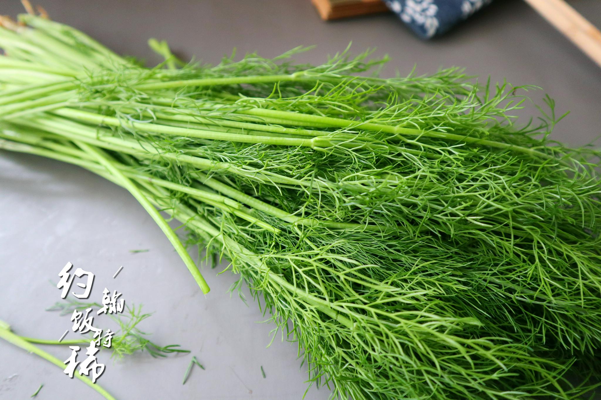 比如丝瓜,苦瓜,茴香菜等蔬菜,这些食物都具有清热解暑之功效