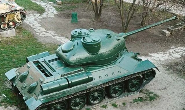 南斯拉夫逆向工程的t-34坦克,还融入美式血统