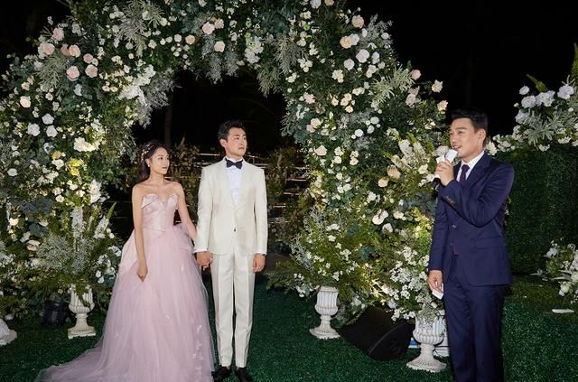 王彦霖人缘真好!结婚获杨洋送祝福,陈立农带伤坐轮椅参加婚礼