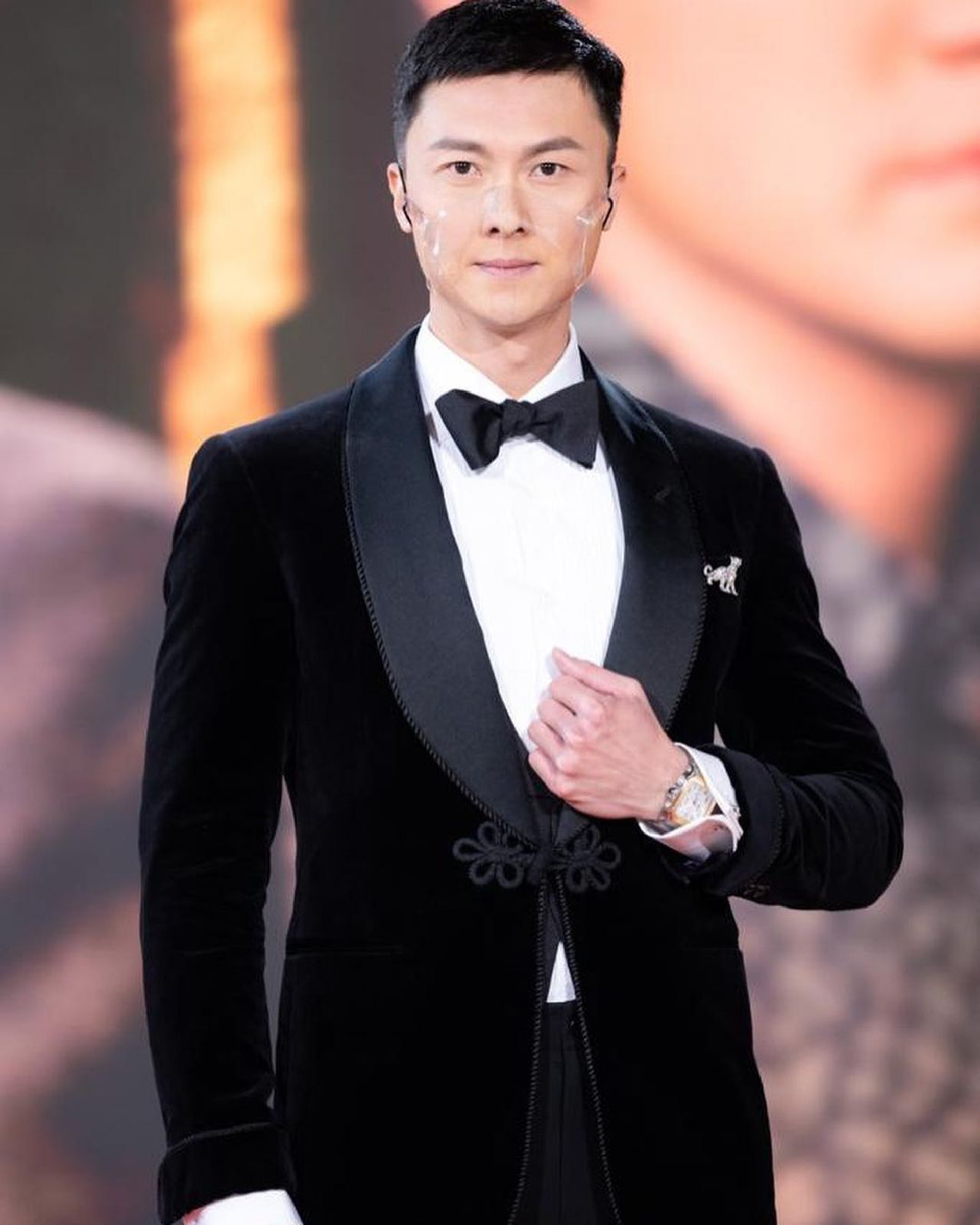 陈展鹏续约要求涨工资被拒绝,港媒爆tvb五大小生身价