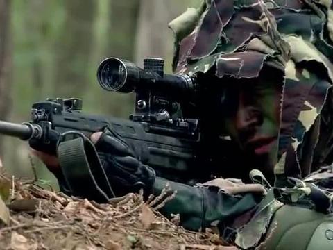 《特种兵》晨光射杀敌方狙击手,让自己小伙伴冒生命危险去确认