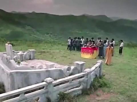 不愧是茅山道士,九叔只看一眼,立马发现墓穴有大问题!