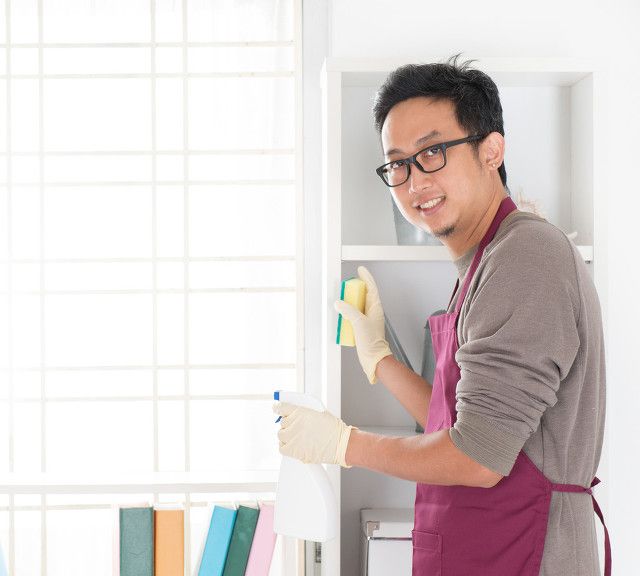 46岁男人给65岁老太太当住家保姆虽然工资过万但只想辞职